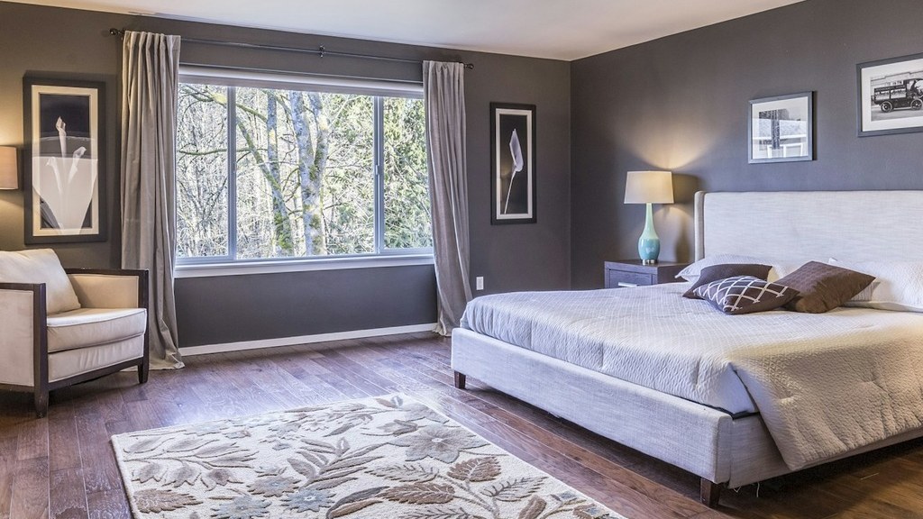 Bedroom before Decora redesign